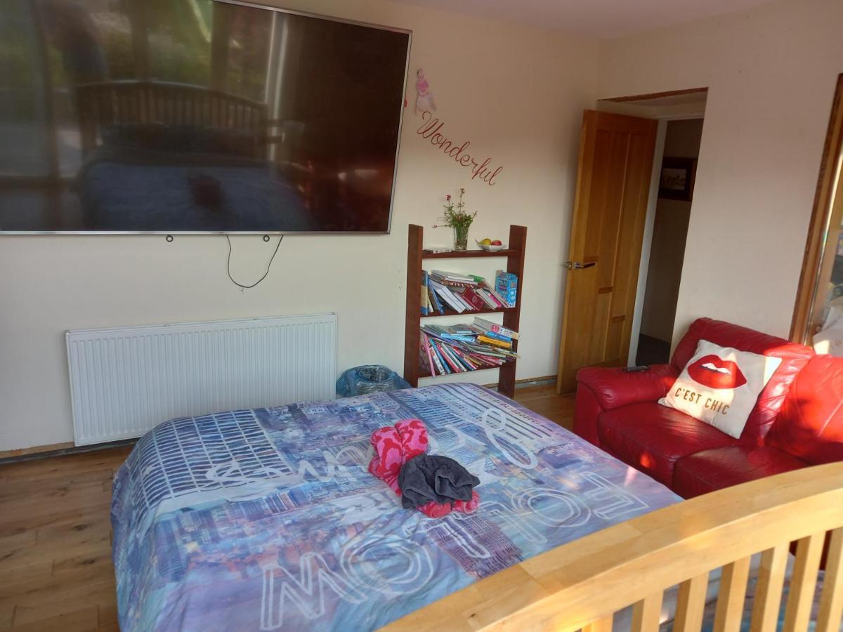 No 9 Manor Way Carmarthen Exterior photo